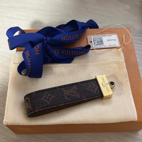 Louis Vuitton Brown Monogram Dragonne Key Holder Key Ring / key Chain - Picture 2 of 7